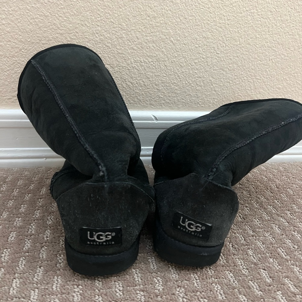 Vintage UGG Classic Short Boots in Black